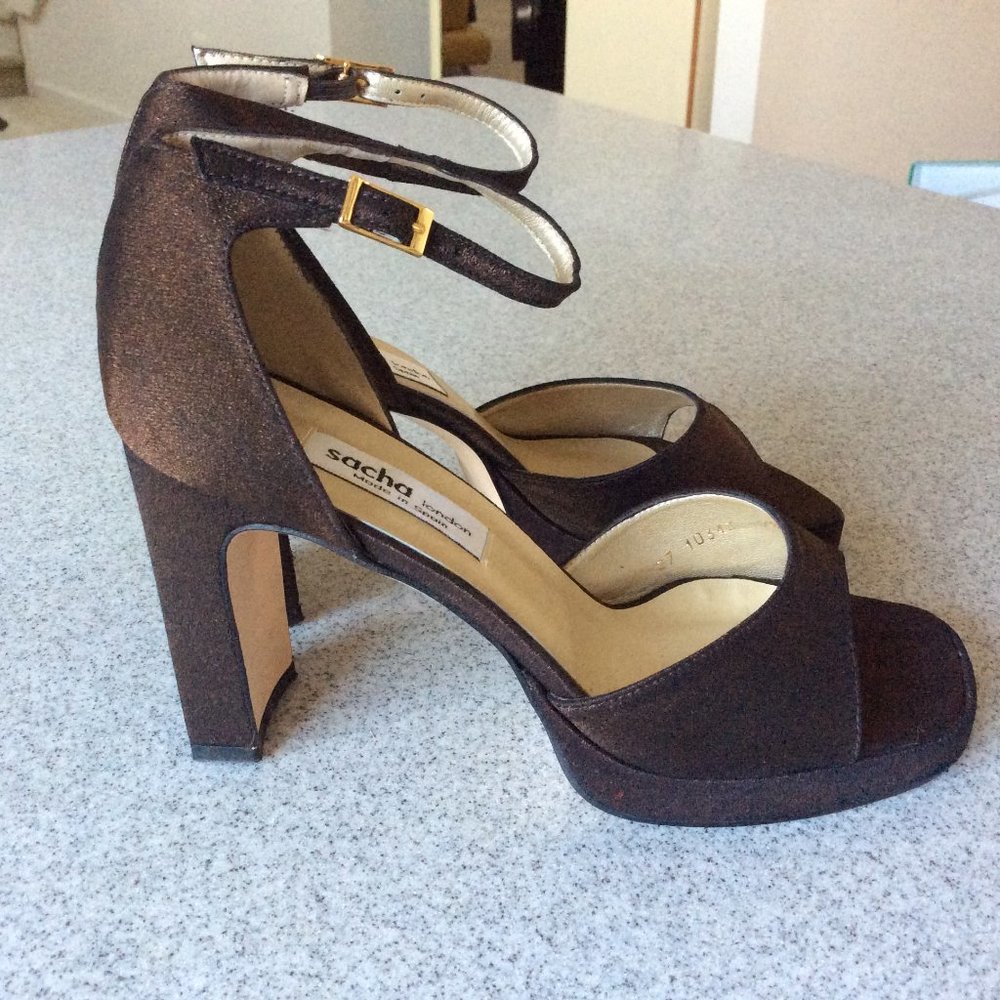 Woman Shoes with open toe by SASHA London, Made in SPAIN, Size 7.5